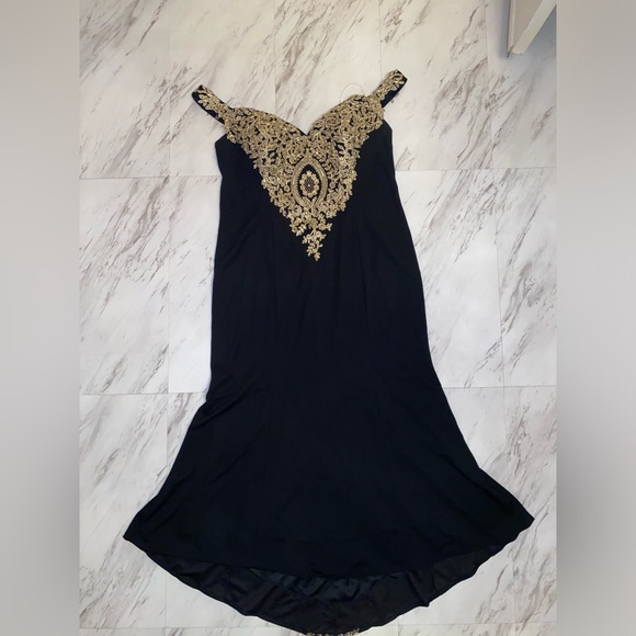 Formal dress - Picture 7 of 11